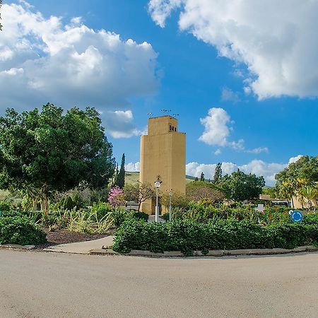 Villa Kibbutz Gesher Hospitality Exterior foto